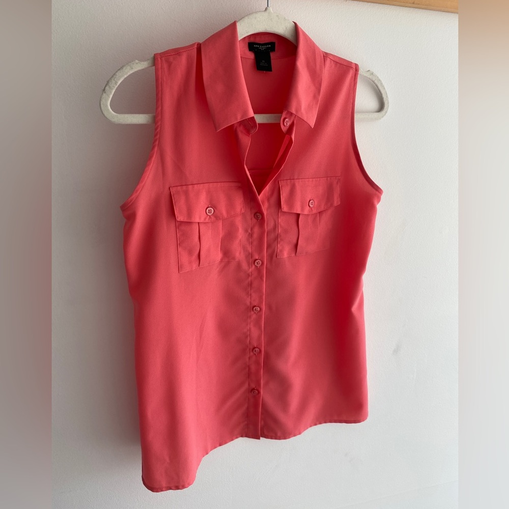 Ann Taylor, orange/coral sleeveless button up blouse with two pockets. XS